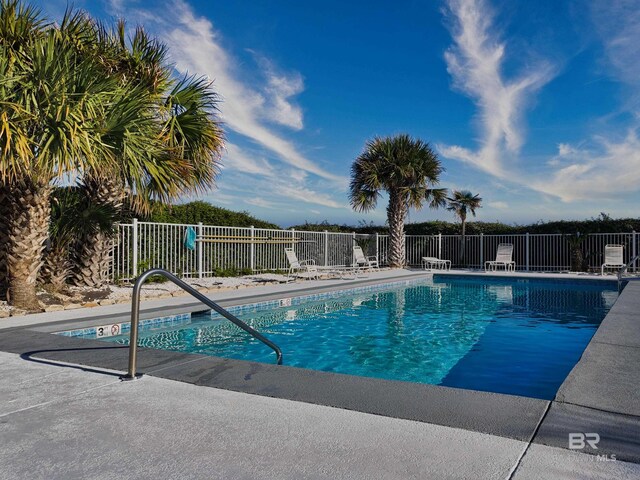 view of swimming pool