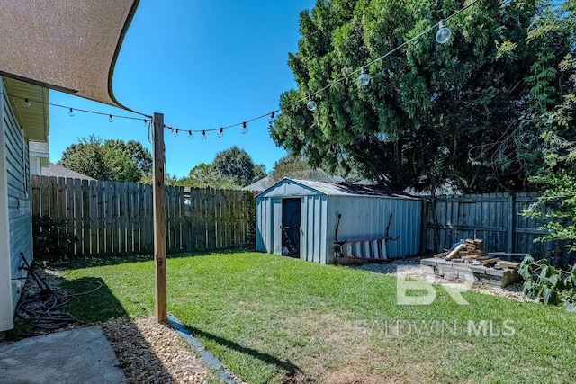 view of yard featuring a storage shed