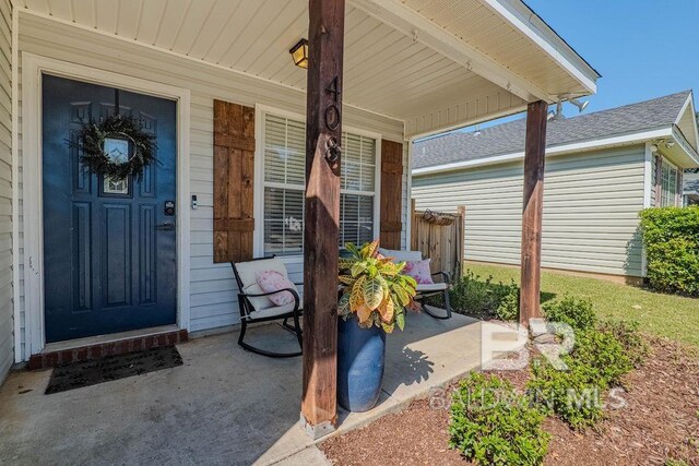 entrance to property featuring a porch