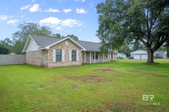 single story home with a front yard