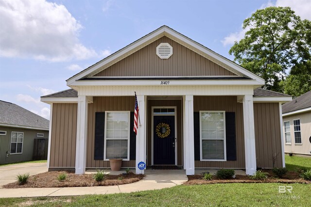view of front facade with covered porch