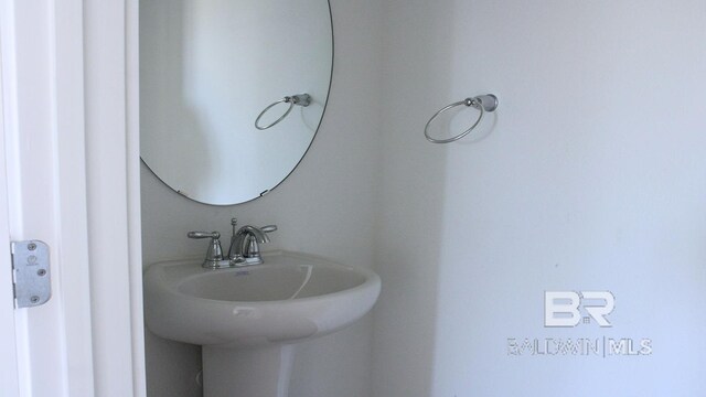 12681 Shoshoney Cir, Fairhope, AL 36532 - bathroom featuring a sink