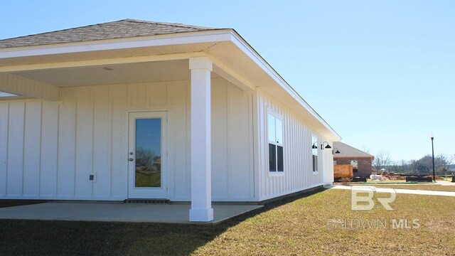 12681 Shoshoney Cir, Fairhope, AL 36532 - view of side of home featuring a shingled roof, board and batten siding, and a yard