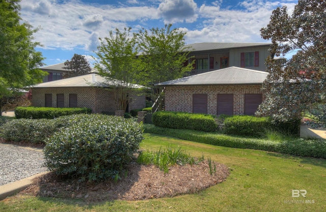 view of front of property with a front lawn