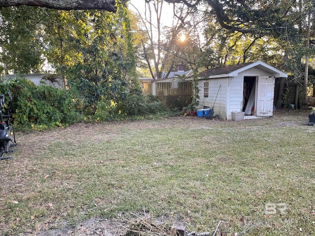 view of yard with a storage shed