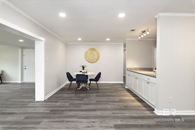 5922 Sunnyside Dr, Mobile, AL 36619 - dining space featuring recessed lighting, crown molding, dark wood-style flooring, and baseboards