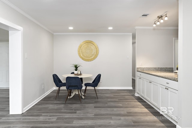 5922 Sunnyside Dr, Mobile, AL 36619 - dining space featuring ornamental molding, recessed lighting, dark wood finished floors, and baseboards