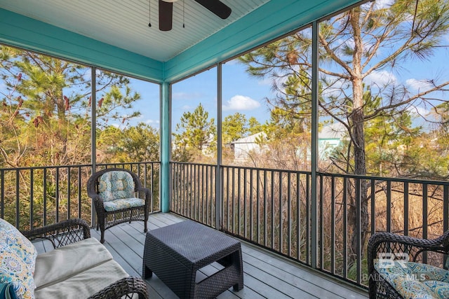 sunroom with ceiling fan