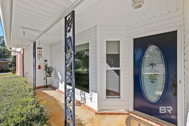 property entrance featuring covered porch