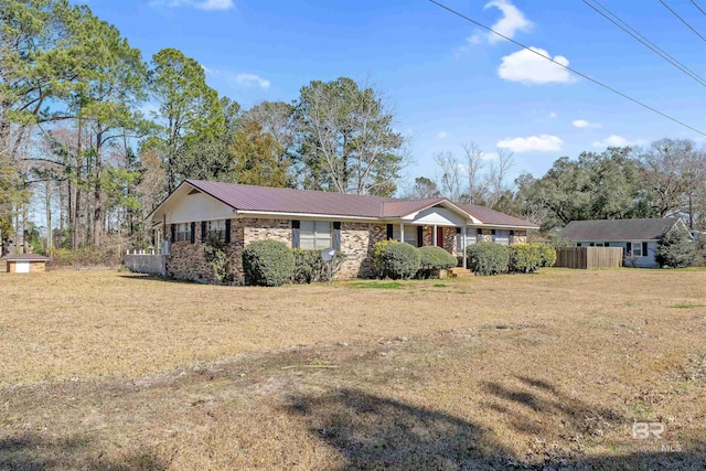 ranch-style house featuring a front lawn