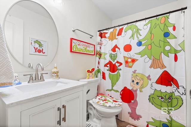 bathroom featuring a shower with curtain, vanity, and toilet