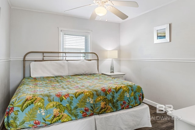 467 W Bernard Ct, Gulf Shores, AL 36542 - bedroom with wood finished floors, baseboards, crown molding, and a ceiling fan