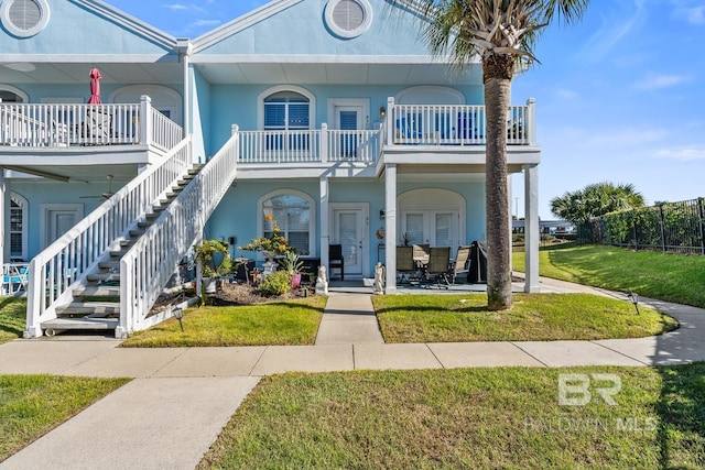 view of front of home featuring a front lawn and a patio