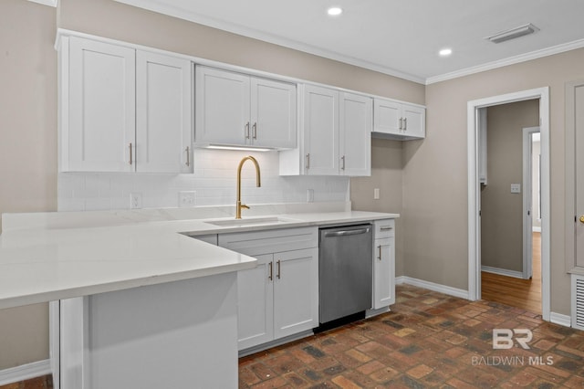 kitchen featuring visible vents, decorative backsplash, stainless steel dishwasher, a sink, and a peninsula