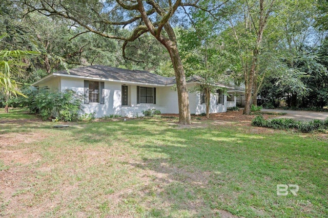 single story home featuring brick siding and a front lawn