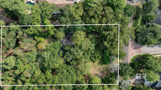 bird's eye view featuring a wooded view