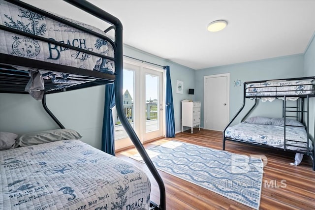 108 Ponchartrain Ct, Dauphin Island, AL 36528 - bedroom with wood finished floors and access to exterior