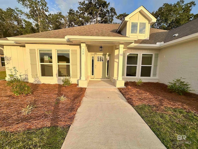 view of front facade with covered porch