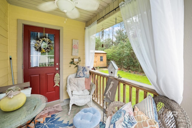 property entrance with ceiling fan