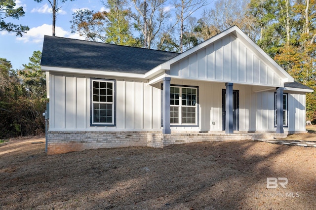 view of front facade featuring covered porch