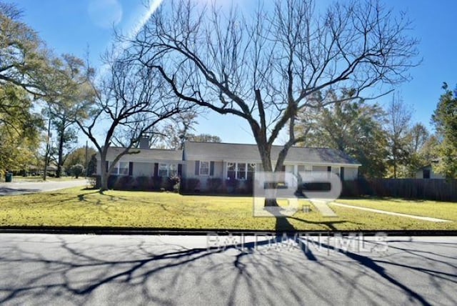 ranch-style home with a front yard