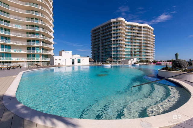 view of swimming pool