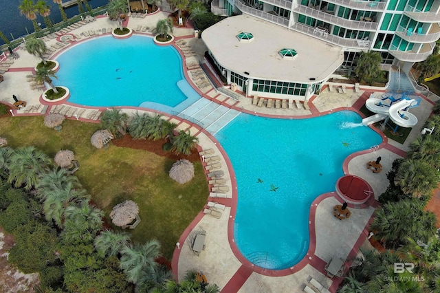 view of swimming pool