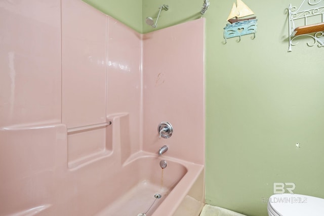 1510 Ponce De Leon Dr, Mobile, AL 36605 - bathroom featuring toilet and washtub / shower combination