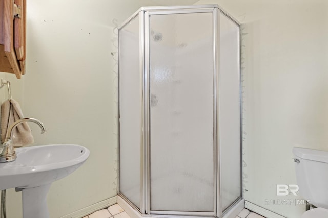 1510 Ponce De Leon Dr, Mobile, AL 36605 - full bath with a shower stall, toilet, tile patterned floors, and a sink