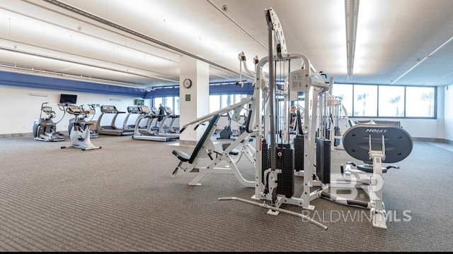 exercise room featuring baseboards