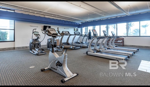 exercise room featuring baseboards