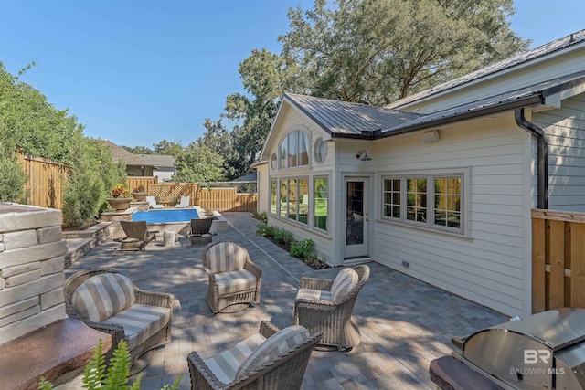 view of patio with an outdoor fire pit and grilling area