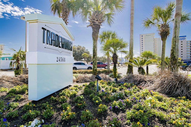 view of community / neighborhood sign