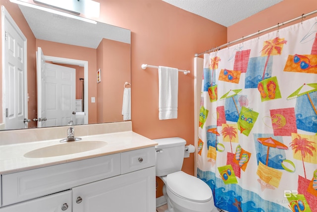 full bathroom with toilet, a shower with curtain, a textured ceiling, and vanity