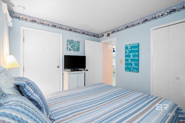 bedroom featuring a closet and a textured ceiling