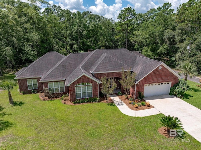 view of front facade featuring a garage and a front yard