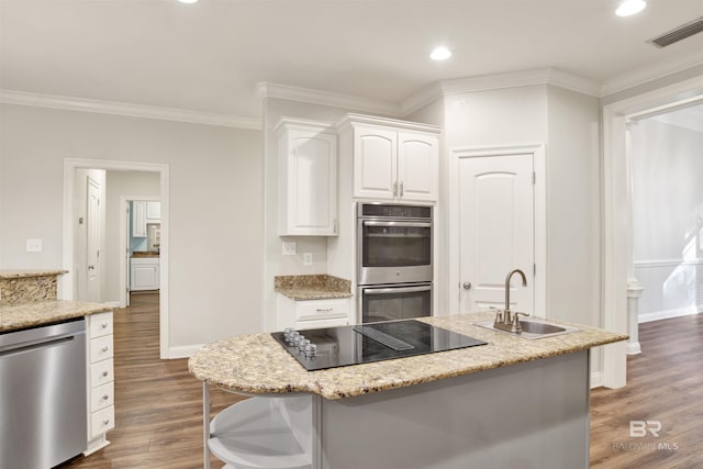 kitchen with stainless steel appliances, dark wood-type flooring, sink, white cabinetry, and an island with sink