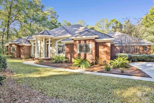 ranch-style home with a front lawn