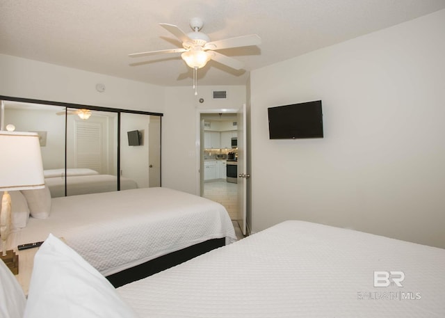 bedroom featuring ceiling fan and a closet