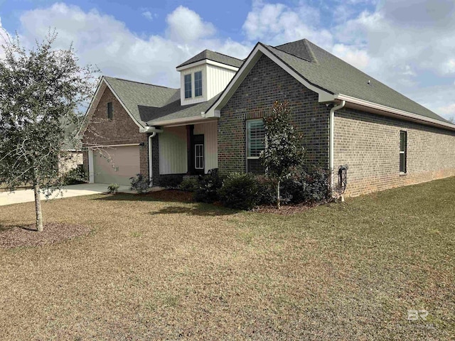 view of front of property featuring a garage and a front yard