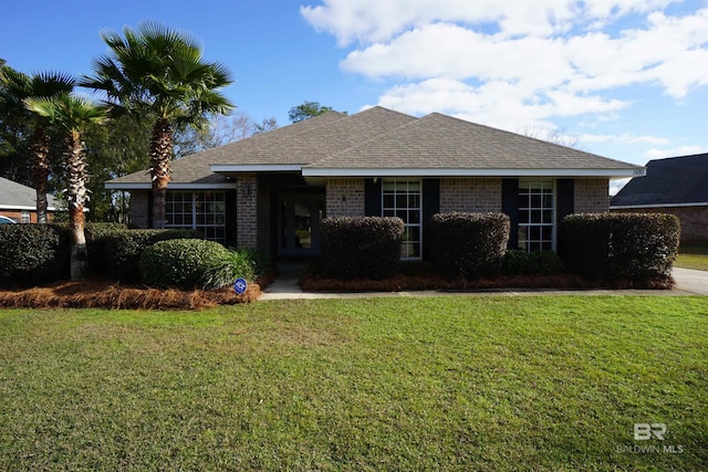 single story home with a front lawn