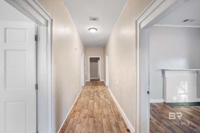 401 Gaston St, Mobile, AL 36603 - hall featuring light wood finished floors, visible vents, and baseboards