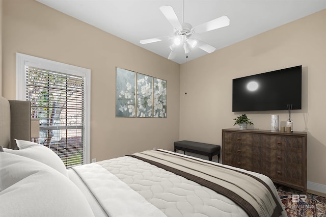 bedroom with ceiling fan