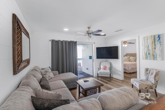 living room featuring light hardwood / wood-style floors and ceiling fan