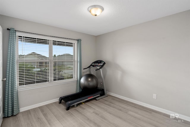 exercise area with light hardwood / wood-style flooring