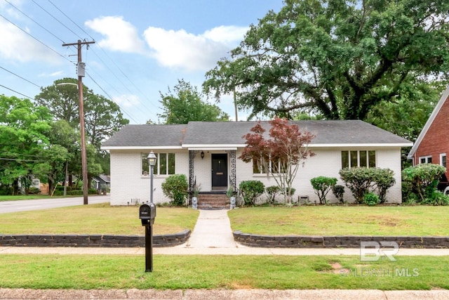 1 Elizabeth Pl, Mobile, AL 36606 - view of front of home featuring brick siding and a front yard