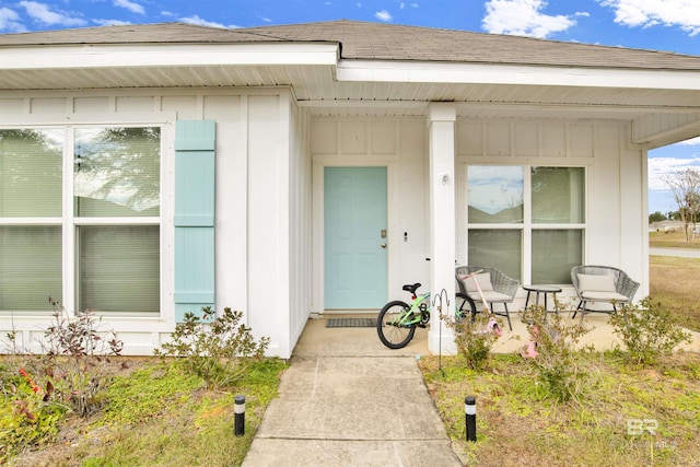 property entrance with covered porch