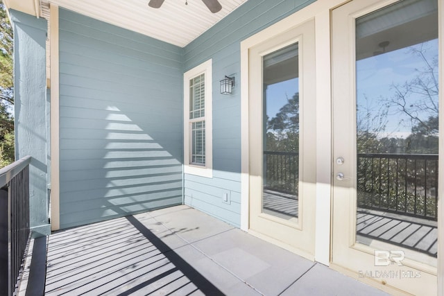 balcony with ceiling fan