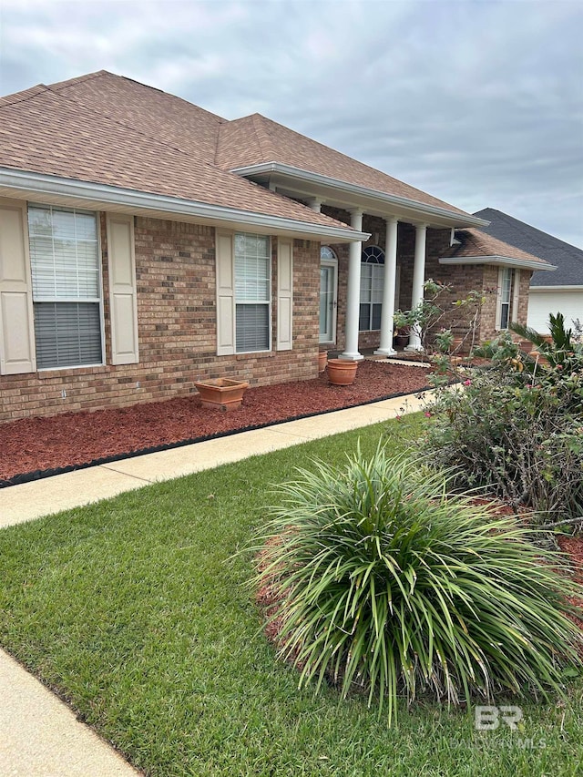 view of front of property with a front lawn