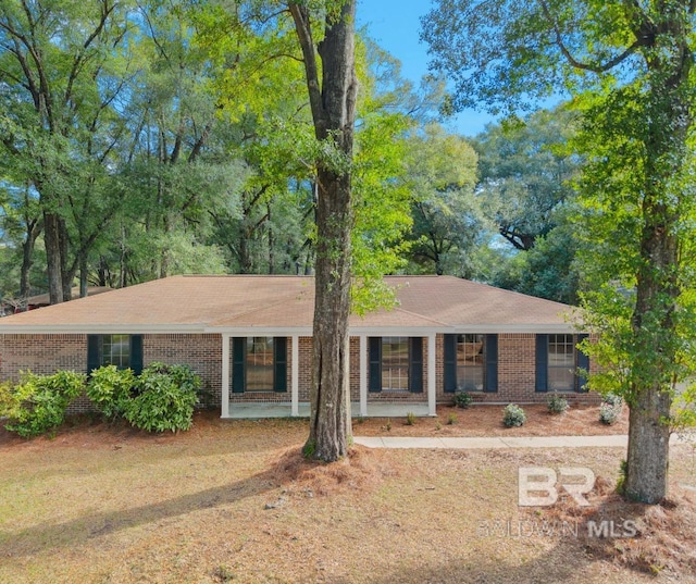 single story home with covered porch